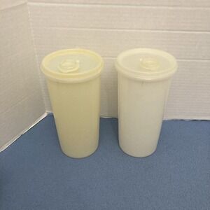 Tupperware Juice Container (Handdlier) 261-10 w/Flip Pour Lid (563-5) - Set of 2
